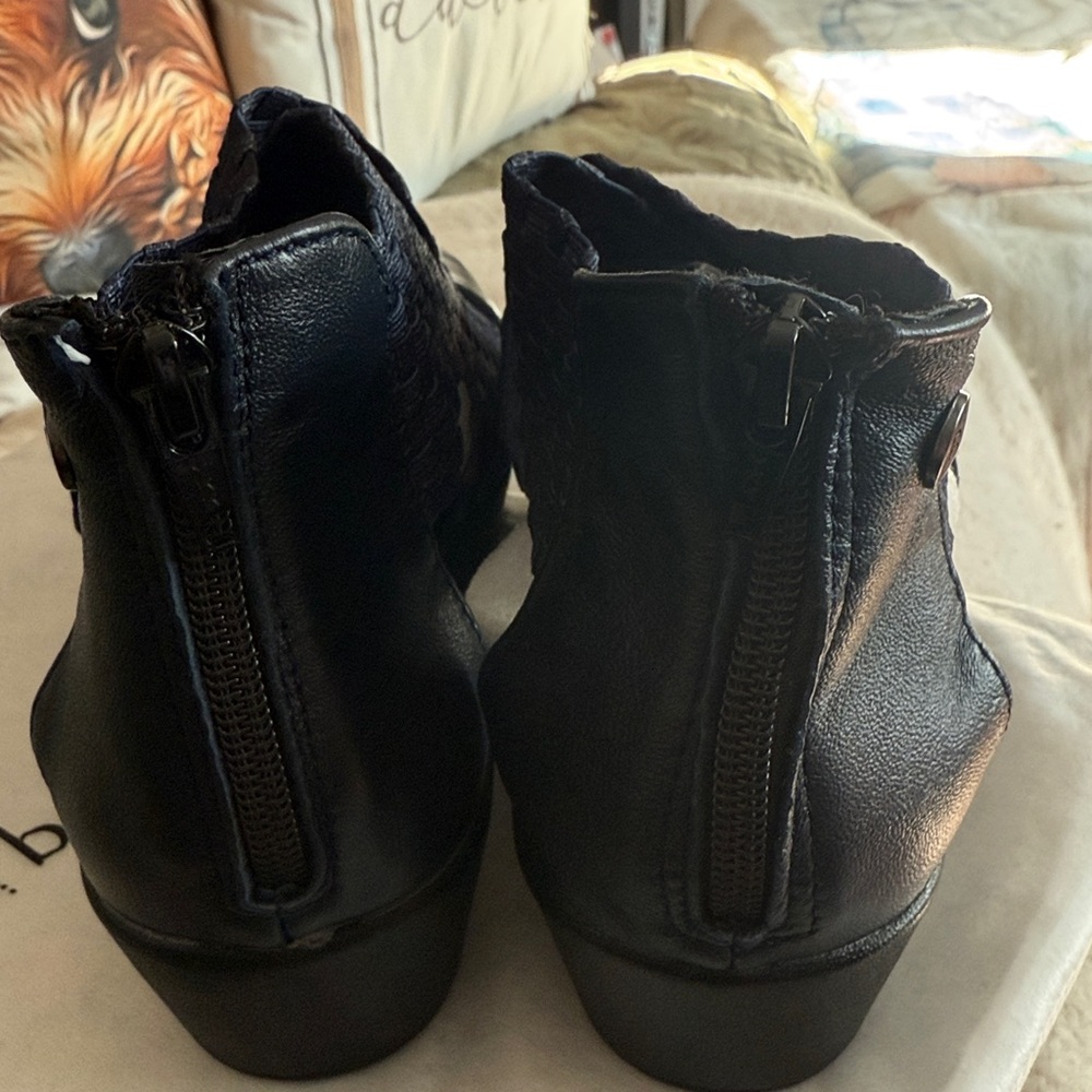 Bernie Mev Adele Midnight Blue and Black Wedges in size 39 or 8 - Picture 2 of 9